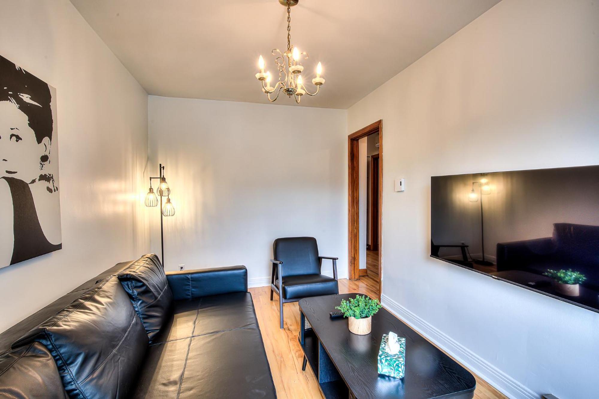 Traveler's Home! Vintage & Value 2br Apt! Appartement