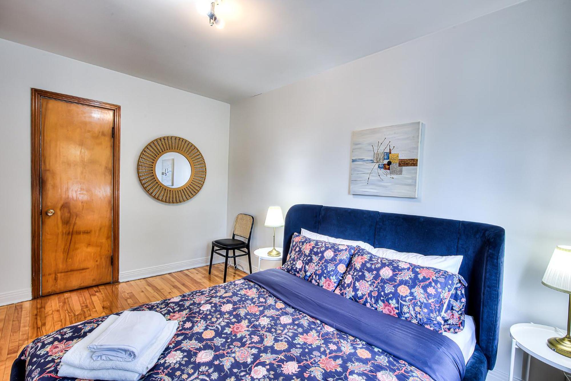 Appartement Traveler's Home! Vintage & Value 2br Apt! Montréal